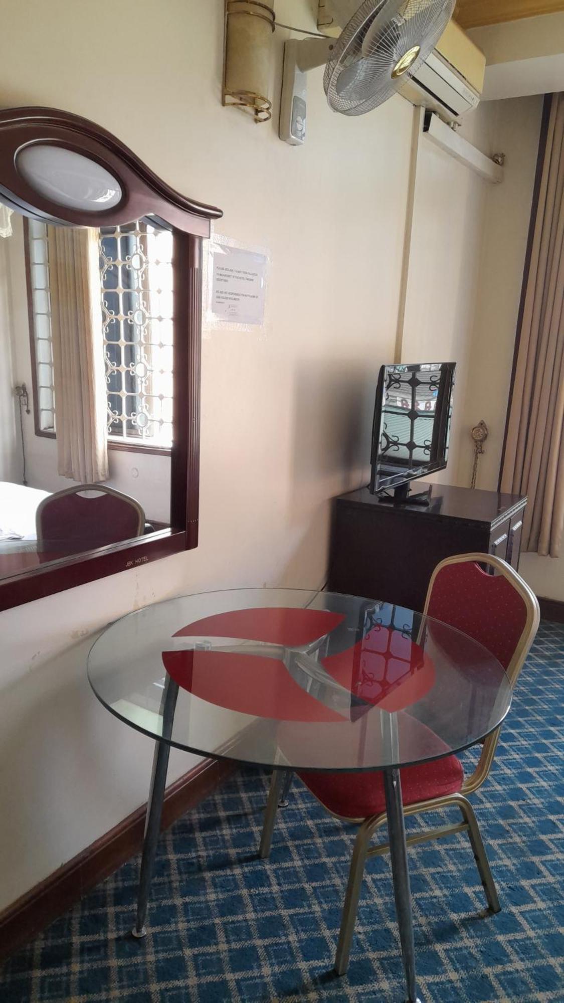 New Jbk Hotel Kampala Buitenkant foto