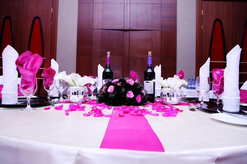 New Jbk Hotel Kampala Buitenkant foto
