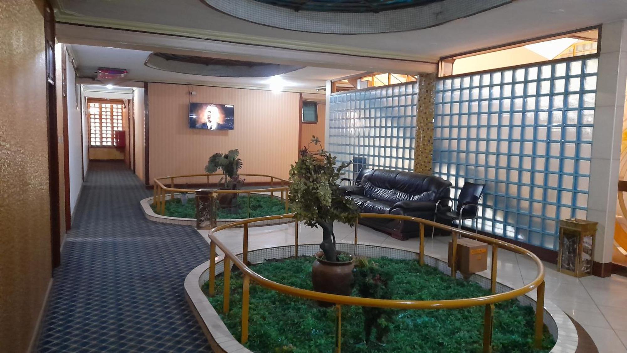 New Jbk Hotel Kampala Buitenkant foto