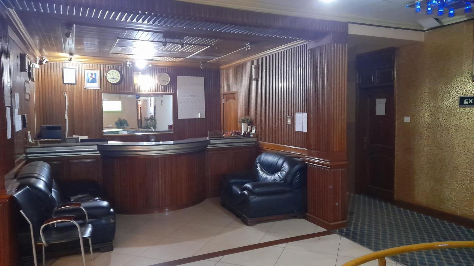 New Jbk Hotel Kampala Buitenkant foto