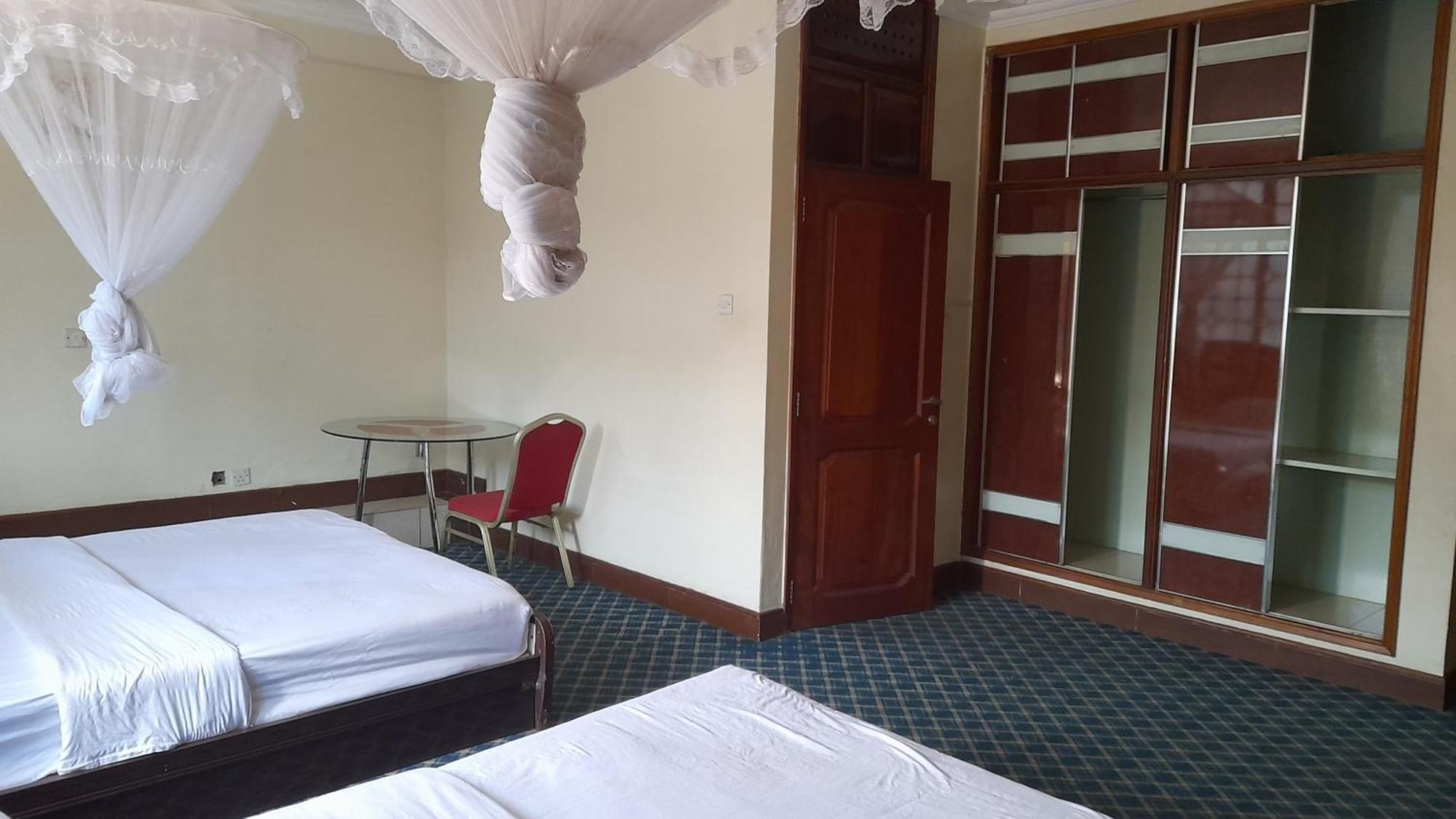 New Jbk Hotel Kampala Buitenkant foto
