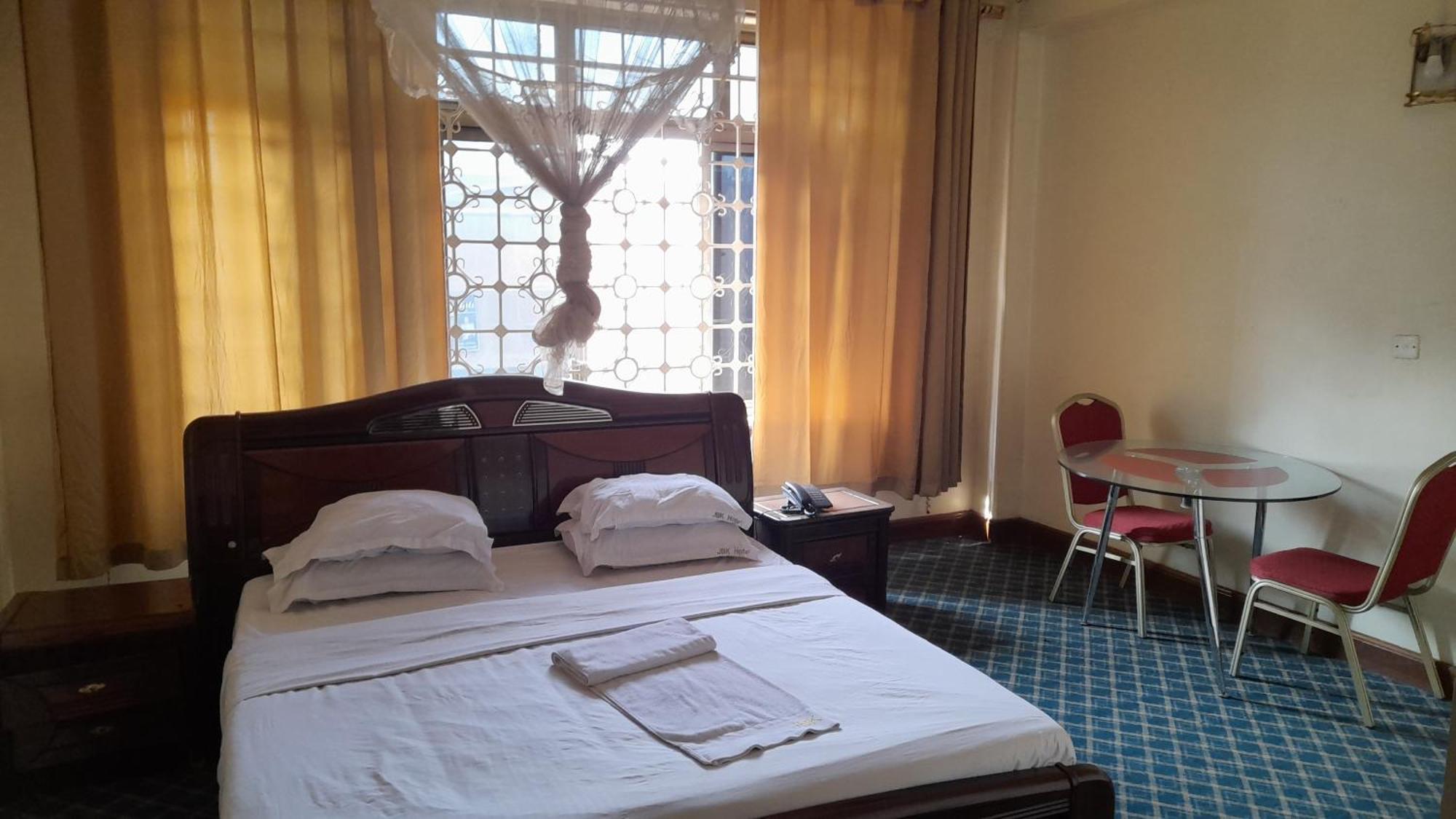 New Jbk Hotel Kampala Buitenkant foto