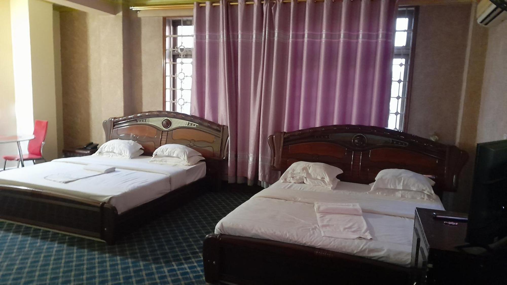 New Jbk Hotel Kampala Buitenkant foto