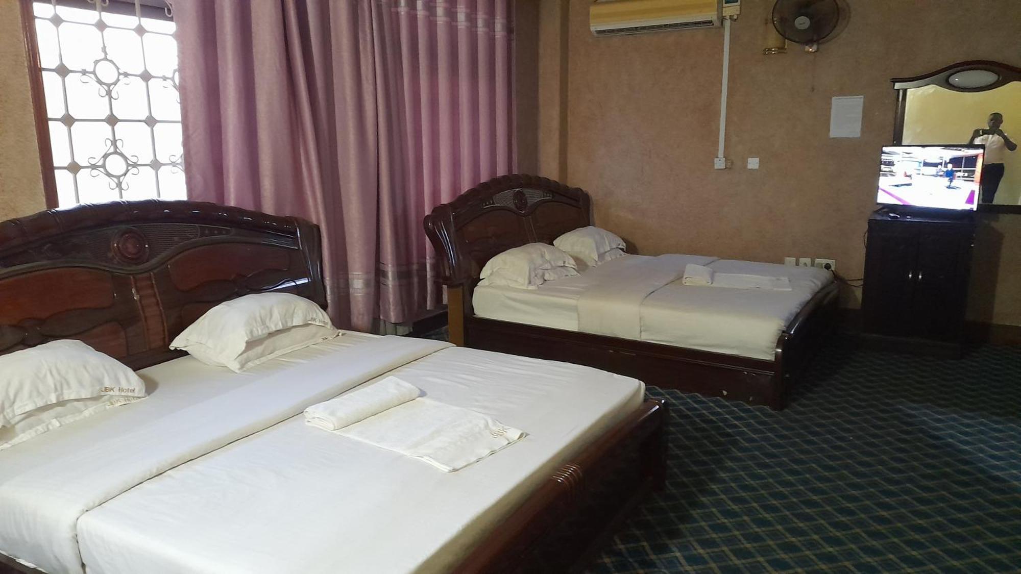 New Jbk Hotel Kampala Buitenkant foto