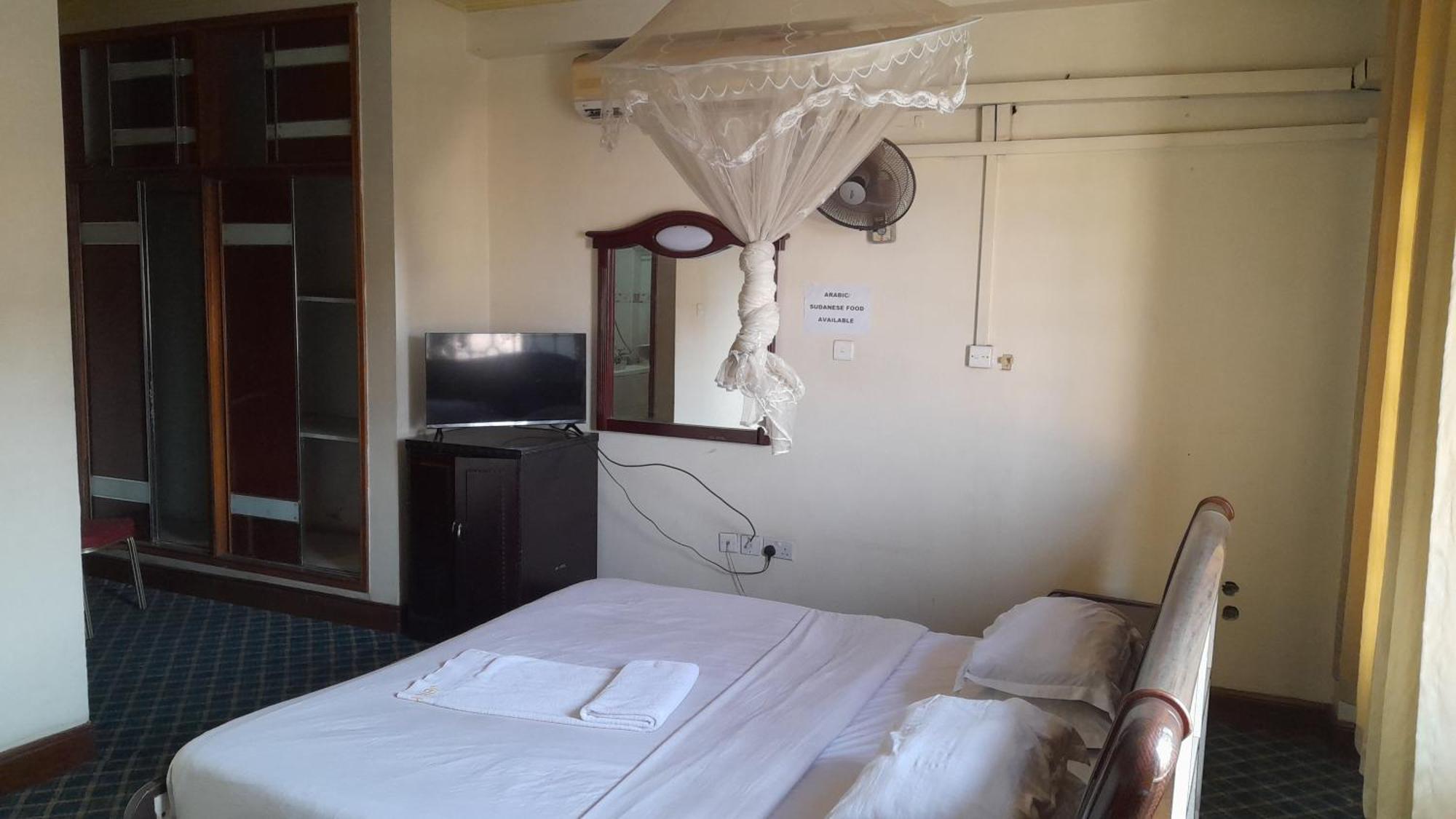 New Jbk Hotel Kampala Buitenkant foto