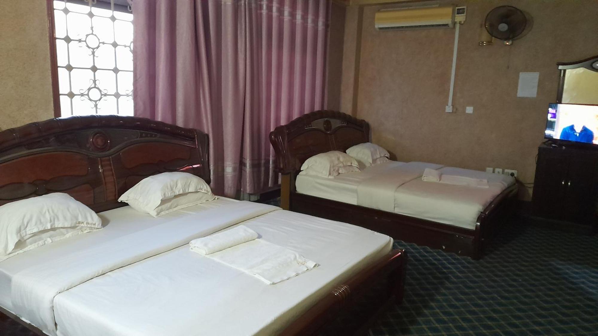 New Jbk Hotel Kampala Buitenkant foto
