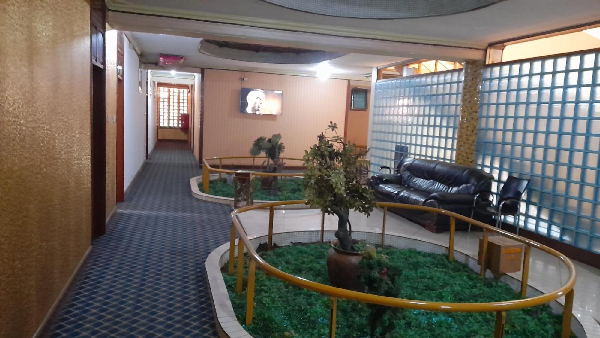 New Jbk Hotel Kampala Buitenkant foto