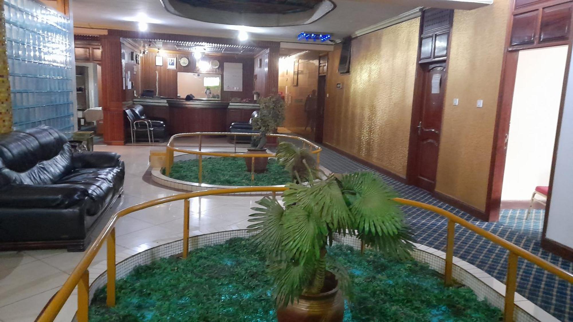 New Jbk Hotel Kampala Buitenkant foto