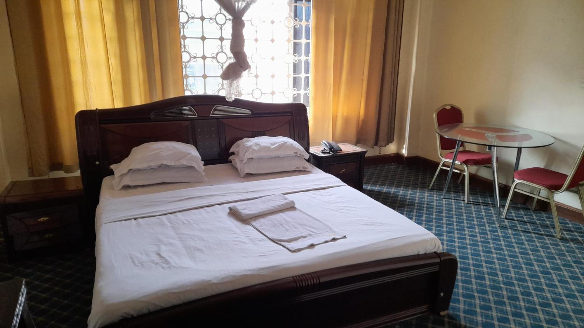 New Jbk Hotel Kampala Buitenkant foto