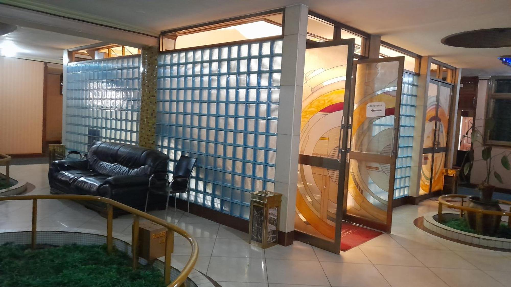 New Jbk Hotel Kampala Buitenkant foto
